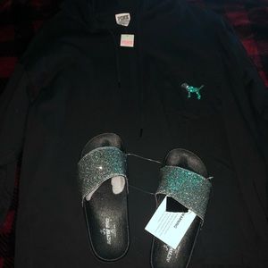 Vs pink hoodie on reserve !